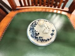 18th century worcester bowl & lid Thumbnail 4