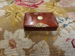 Georgian walnut snuff box Thumbnail 2