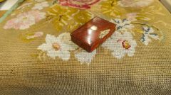 Georgian walnut snuff box Thumbnail 3