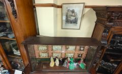 Mahogany glass cased art gallery Thumbnail 3