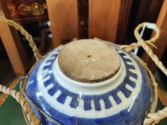 Chinese porcelain jar & cover Thumbnail 3
