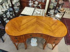 Edwardian satinwood desk Thumbnail 2