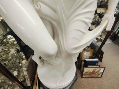Carved marble figures & pedestal Thumbnail 3