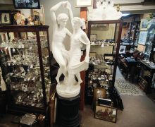 Carved marble figures & pedestal Thumbnail 3
