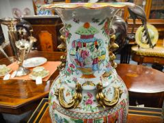 Pair of 19th century chinese/cantonese vases Thumbnail 4