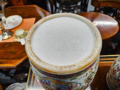 Pair of 19th century chinese/cantonese vases Thumbnail 6