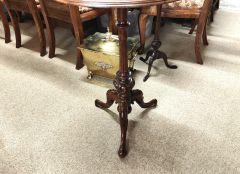 Victorian oak side table  Thumbnail 3