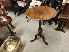 Victorian oak side table  Thumbnail 4