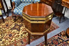 Georgian mahogany wine cooler / cellarette Thumbnail 2