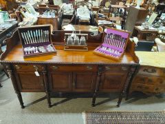 Georgian mahogany sideboard Thumbnail 2