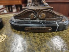 Pair of bronze figures Thumbnail 3