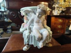 German porcelain centre vase  Thumbnail 2