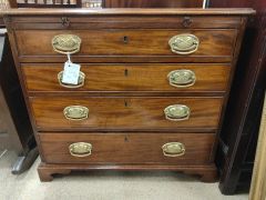 Georgian mahogany chest of drawers Thumbnail 2