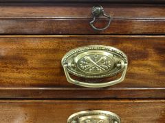 Georgian mahogany chest of drawers Thumbnail 3