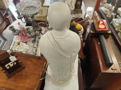 Chinese porcelain figure Thumbnail 3