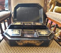 Japanese lacquered wooden games box Thumbnail 2