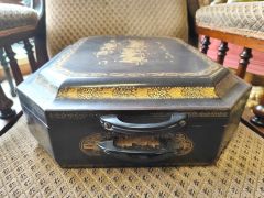 Japanese lacquered wooden games box Thumbnail 4