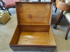 Vintage trunk / case Thumbnail 3