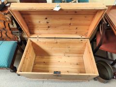 Victorian pine trunk / chest Thumbnail 2