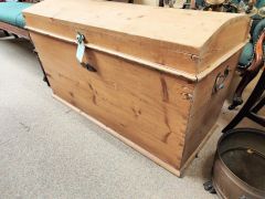 Victorian pine trunk / chest Thumbnail 3