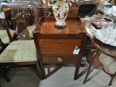 Georgian mahogany cabinet Thumbnail 1