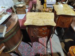Pair of marble top pedestals Thumbnail 3