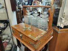 Oak cased tantalus Thumbnail 2