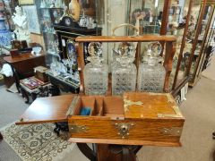 Oak cased tantalus Thumbnail 3