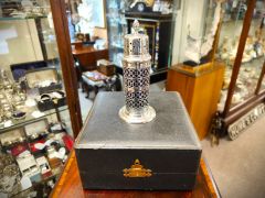 Pair of cased silver edwardian sugar castors Thumbnail 3