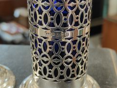 Pair of cased silver edwardian sugar castors Thumbnail 3