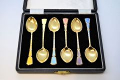 Six silver gilt coffee spoons Thumbnail 2