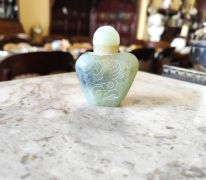 Chinese snuff bottle with stopper Thumbnail 2
