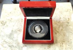 Silver 925 proof five pound coin in case Thumbnail 2