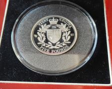 Silver 925 proof five pound coin in case Thumbnail 3
