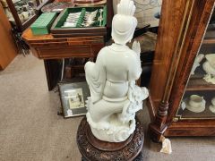 Chinese porcelain figure Thumbnail 2