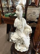 Chinese porcelain figure Thumbnail 3