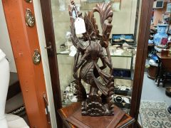 Carved wooden figure Thumbnail 3