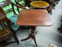 19th century mahogany table  Thumbnail 4