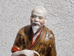 Chinese porcelain figure Thumbnail 2