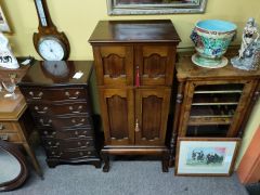 Mahogany cabinet Thumbnail 1