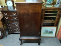 Mahogany cabinet Thumbnail 4