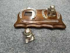 Oak horse shoe desk stand Thumbnail 2