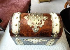Victorian burr walnut tea caddy Thumbnail 2