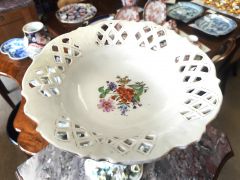 German porcelain centre piece Thumbnail 3