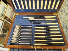 Oak cased canteen of cutlery  Thumbnail 2
