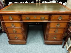 Victorian mahogany leather top desk Thumbnail 1