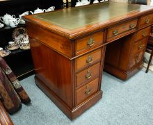 Victorian mahogany leather top desk Thumbnail 4