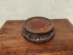 Japanese vase on stand Thumbnail 3