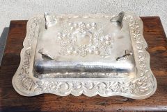 Pair of silver plated entree dishes Thumbnail 3