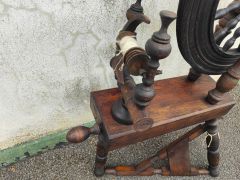 19th century oak spinning wheel Thumbnail 2